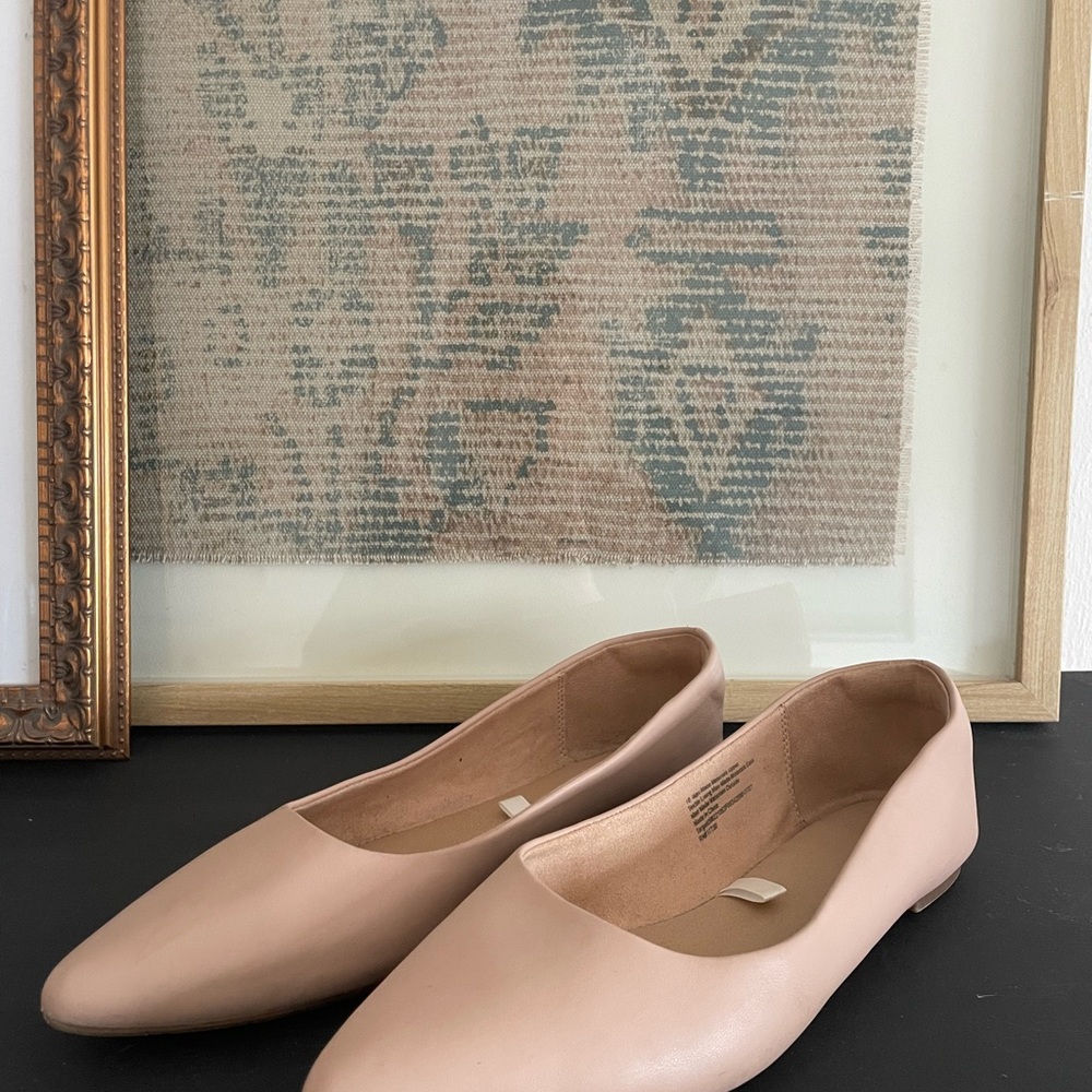 Elegant Nude Flats